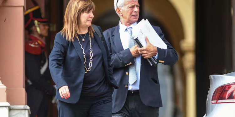 Protesta en ministerios: Bullrich cargó contra ATE, defendió el operativo y lanzó un aviso por si ingresan