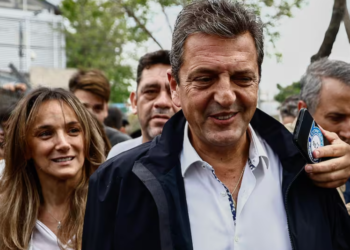 Sergio Massa guarda silencio a la espera de lanzar su libro, mientras su esposa desecha cargos y levanta el perfil