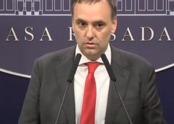 El Gobierno anunció que desvinculará a 15 mil empleados del Estado