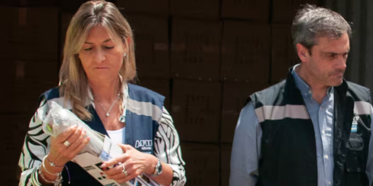 El prestamista de la jefa de la Aduana fue detenido el año pasado por la megacausa de las cuevas “que disparaban el dólar blue”