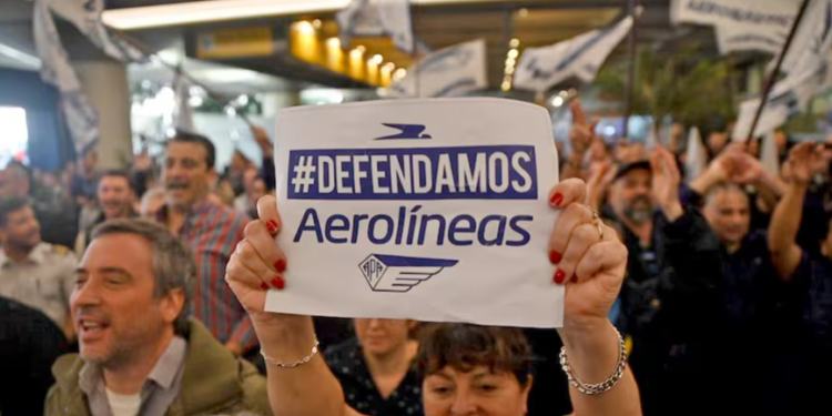 Medida de fuerza contra el Gobierno: se llevaron a cabo las asambleas y hubo algunas complicaciones en los vuelos