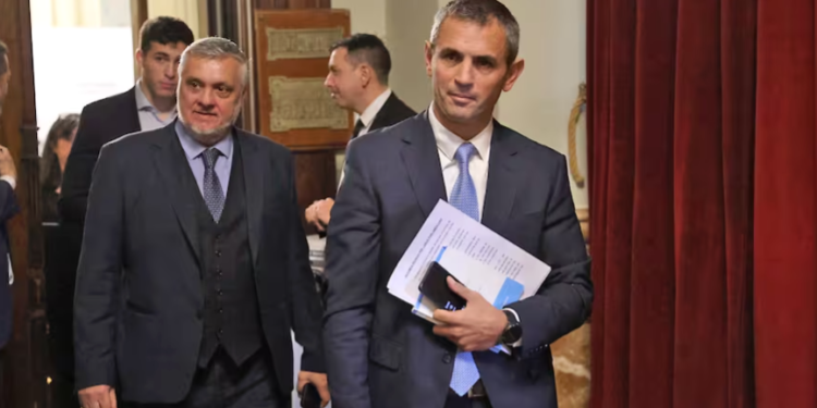 Otro foco de tensión con los dialoguistas: el Gobierno negocia la integración de la comisión bicameral que deberá revisar las privatizaciones