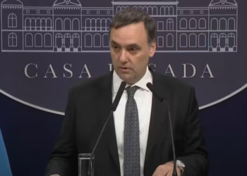 Manuel Adorni le respondió a Prat Gay y habló sobre el amparo que presentó Silvia Mercado