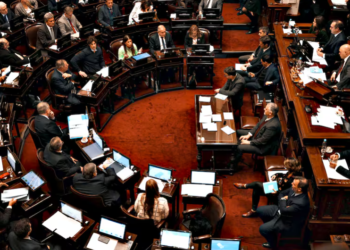 La oposición en el Senado desafía el equilibrio fiscal de Milei y amenaza con aumentar el gasto medio punto del PBI