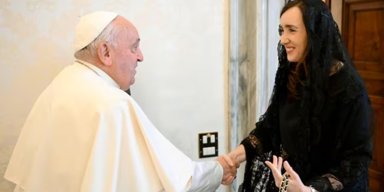 El papa Francisco recibió a Victoria Villarruel en el Vaticano