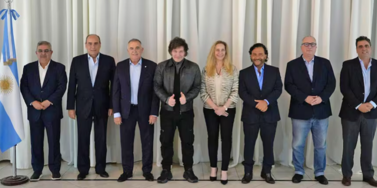 Los gobernadores presionan por fondos para hacer campaña, preocupados por la respuesta que les dio Javier Milei