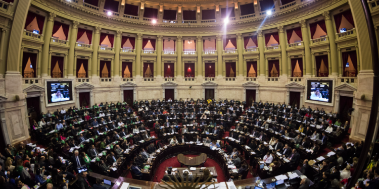 Presupuesto 2025: uno por uno, los ejes centrales que marcan el pulso de las negociaciones entre la oposición dialoguista y el Gobierno