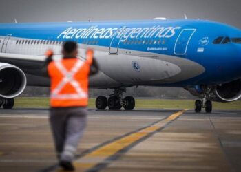 Acuerdo entre Aerolíneas Argentinas y los gremios