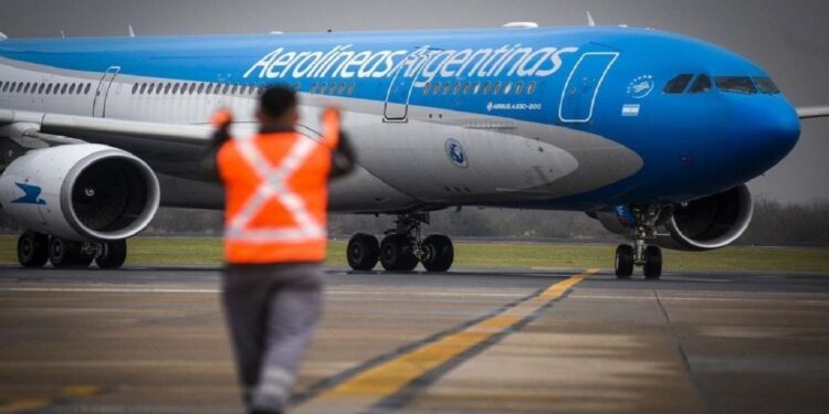 Acuerdo entre Aerolíneas Argentinas y los gremios