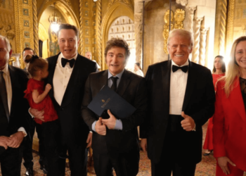 Javier Milei tuvo su encuentro informal con Donald Trump en Florida y cruzaron fuertes elogios