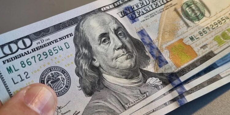 Volvió a bajar el dólar blue y la brecha cambiaria es la menor desde que está vigente el cepo