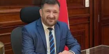 Echaron a Edgardo Kueider del departamento en el que cumplían prisión domiciliaria
