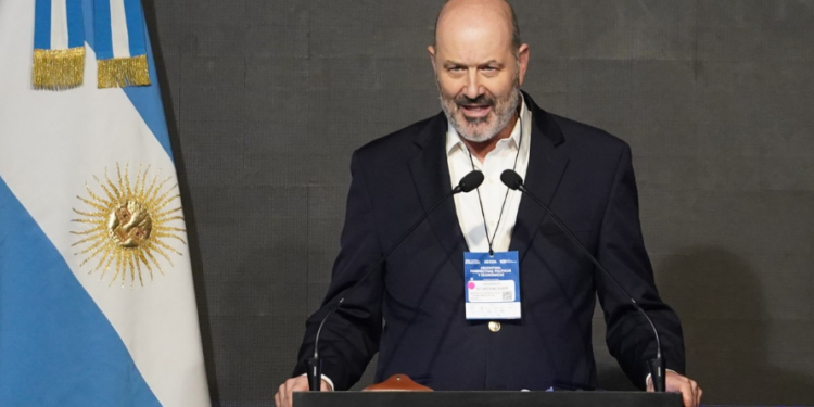 El Gobierno le renovará contratos a 40 mil empleados públicos pero solo por tres meses