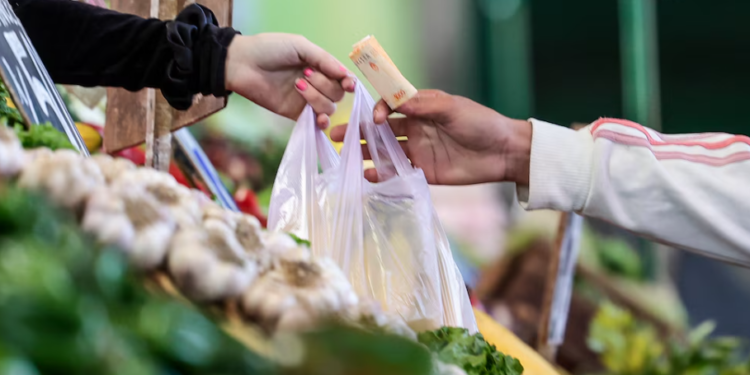 Los consumidores pagaron los agroalimentos casi 4 veces más de lo que cobraron los productores en diciembre