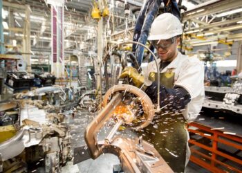 El uso de la capacidad instalada de la industria se contrajo en noviembre