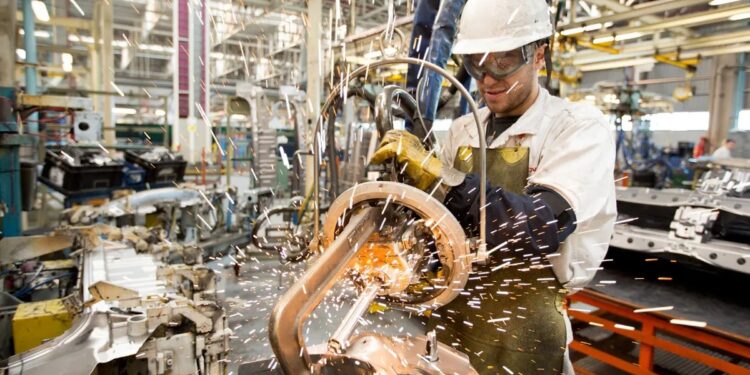 El uso de la capacidad instalada de la industria se contrajo en noviembre