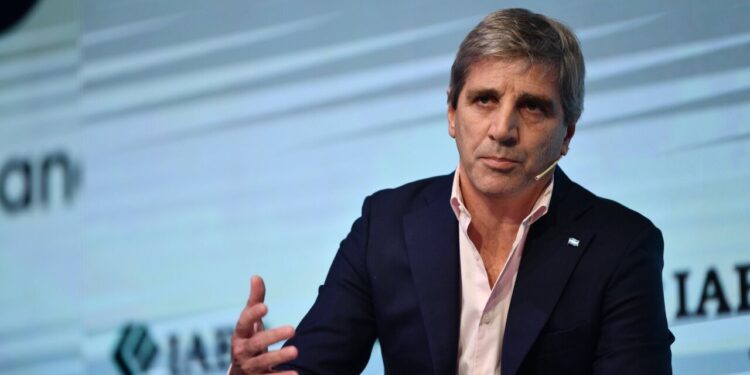 Luis Caputo aseguró que el acuerdo con el FMI se aprobará en el primer cuatrimestre