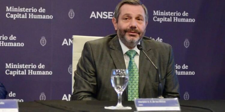 El Gobierno desplazó al titular de la Anses, Mariano de los Heros
