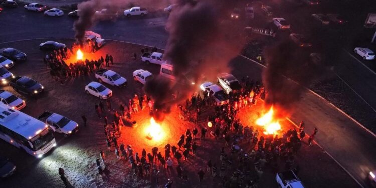 Movilización de trabajadores petroleros en 25 de Mayo