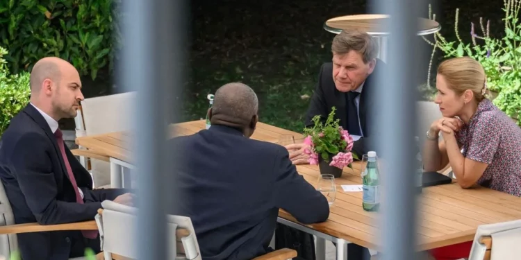 El ministro de Exteriores de Irán se reúne en Suiza con sus homólogos de Francia, Reino Unido, Alemania y la UE