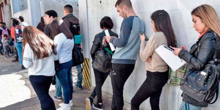 Se registraron casi 200.000 empleos menos durante los últimos 16 meses