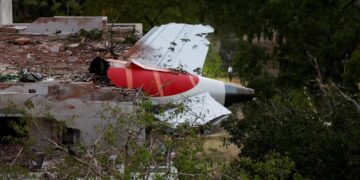 Se estrella un avión con 242 personas a bordo poco después de despegar en Ahmedabad, India, con destino a Londres