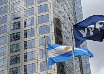 Juicio por YPF: Argentina logró extender una semana más la entrega de acciones