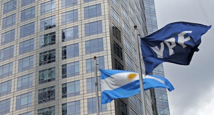 Juicio por YPF: Argentina logró extender una semana más la entrega de acciones