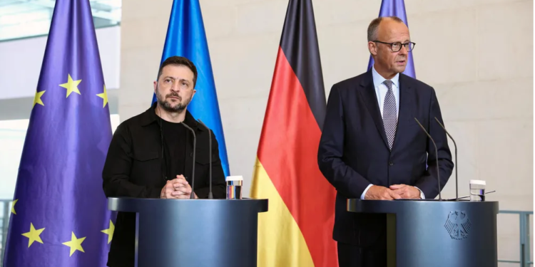 Los líderes de los grandes países europeos, menos Sánchez, discuten este miércoles con Trump el futuro de Ucrania