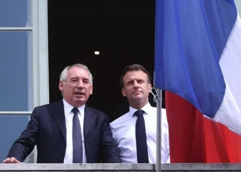 Francia se asoma de nuevo a la incertidumbre tras el anuncio de Bayrou de someterse a un voto de confianza