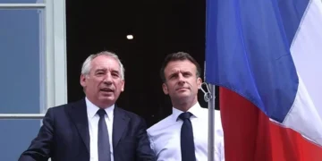 Francia se asoma de nuevo a la incertidumbre tras el anuncio de Bayrou de someterse a un voto de confianza