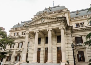 Diputados bonaerenses vuelven a sesionar tras cuatro meses