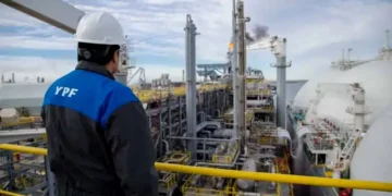YPF suma a un gigante árabe para desarrollar el proyecto de GNL en Argentina