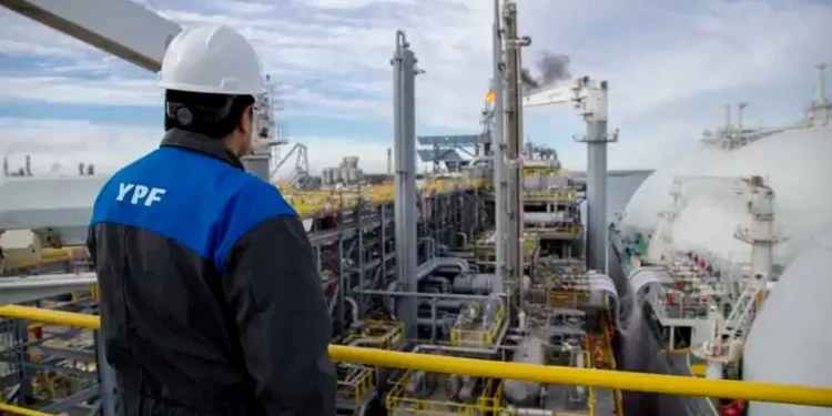 YPF suma a un gigante árabe para desarrollar el proyecto de GNL en Argentina
