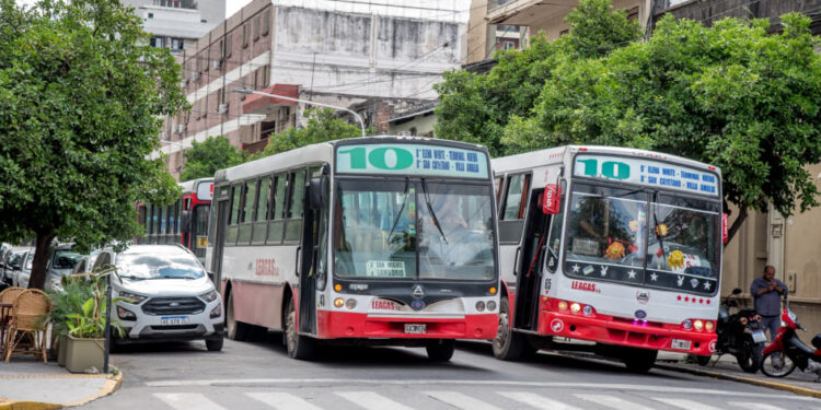 En Tucumán, la UTA confirmó que el paro seguirá mientras no se levanten las suspensiones a los choferes