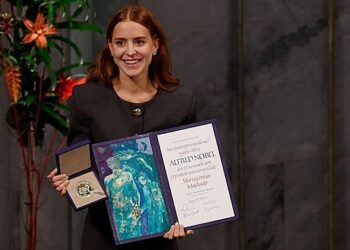 La hija de María Corina Machado recibe el Nobel de la Paz en nombre de la opositora: “Venezuela volverá a respirar”