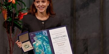 La hija de María Corina Machado recibe el Nobel de la Paz en nombre de la opositora: “Venezuela volverá a respirar”