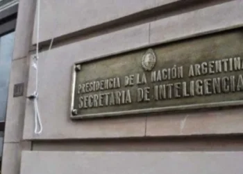 Un juez no habilitó la feria y los amparos contra el DNU de la SIDE esperan turno