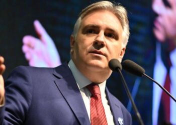 En entrevista en La Voz, Llaryora dijo que piensa ir por la reelección en 2027 y emitió fuertes críticas a la oposición