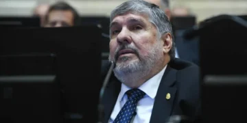 Tres senadores peronistas abandonarán el bloque