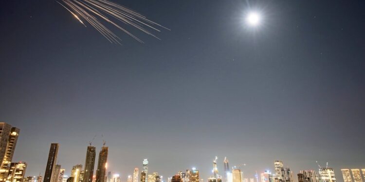 Bombardeos sobre Israel: ahora Irán recurre a municiones de racimo prohibidas