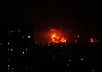 Irán ha atacado objetivos en Bahréin, Arabia Saudita y Qatar; Israel está bombardeando el sur de Beirut