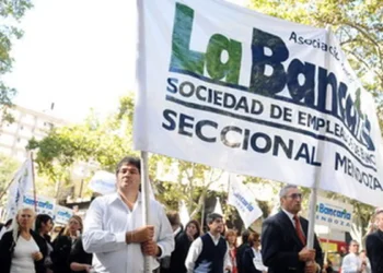 Bancarios anunciaron un paro en todo el país