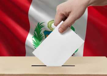 La empresa encargada de los comicios en Perú entregó a la Junta Nacional de Justicia chats con alto funcionario electoral por retrasos en la entrega de material electoral