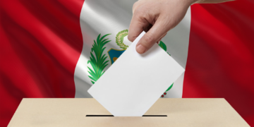 La empresa encargada de los comicios en Perú entregó a la Junta Nacional de Justicia chats con alto funcionario electoral por retrasos en la entrega de material electoral