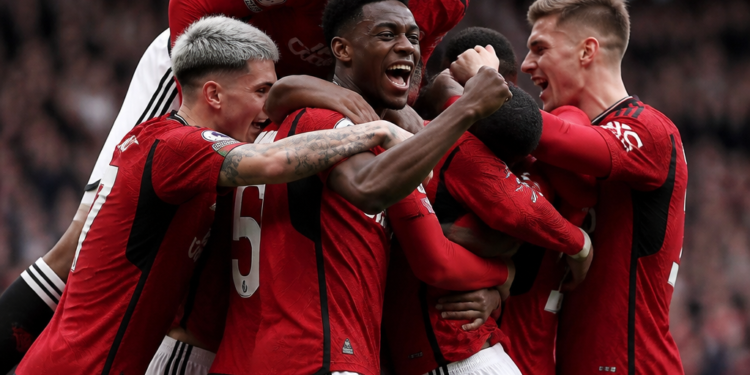 [Deportes] El Manchester United se lleva la victoria ante el Nottingham Forest y asegura el tercer puesto en la Premier League