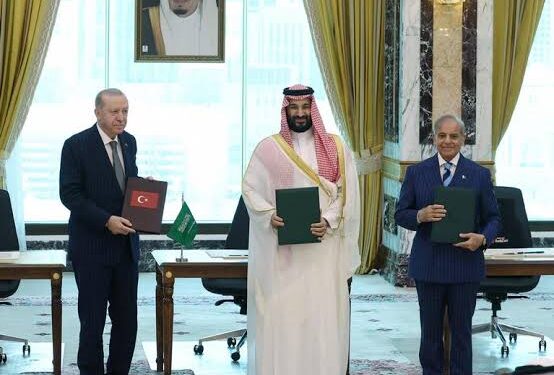 Pakistán extiende invitación regional a pacto de defensa con Arabia Saudita y Turquía