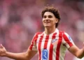 Julián Álvarez habló con el plantel del Atlético y se aleja de la posibilidad de ir al Barcelona