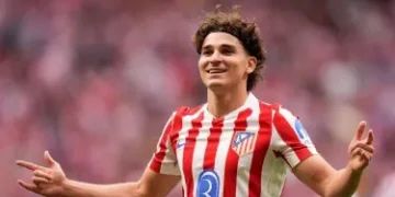 Julián Álvarez habló con el plantel del Atlético y se aleja de la posibilidad de ir al Barcelona