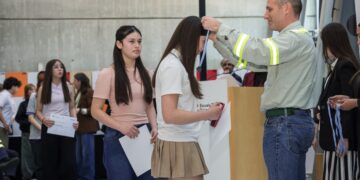 50 años de Becas Roberto Rocca El Grupo Techint entregó 1.205 Becas Roberto Rocca a estudiantes destacados de escuelas secundarias y universidades